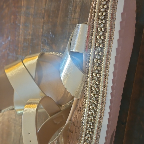 Gold Sandals With Sylish Detail - Picture 5 of 5